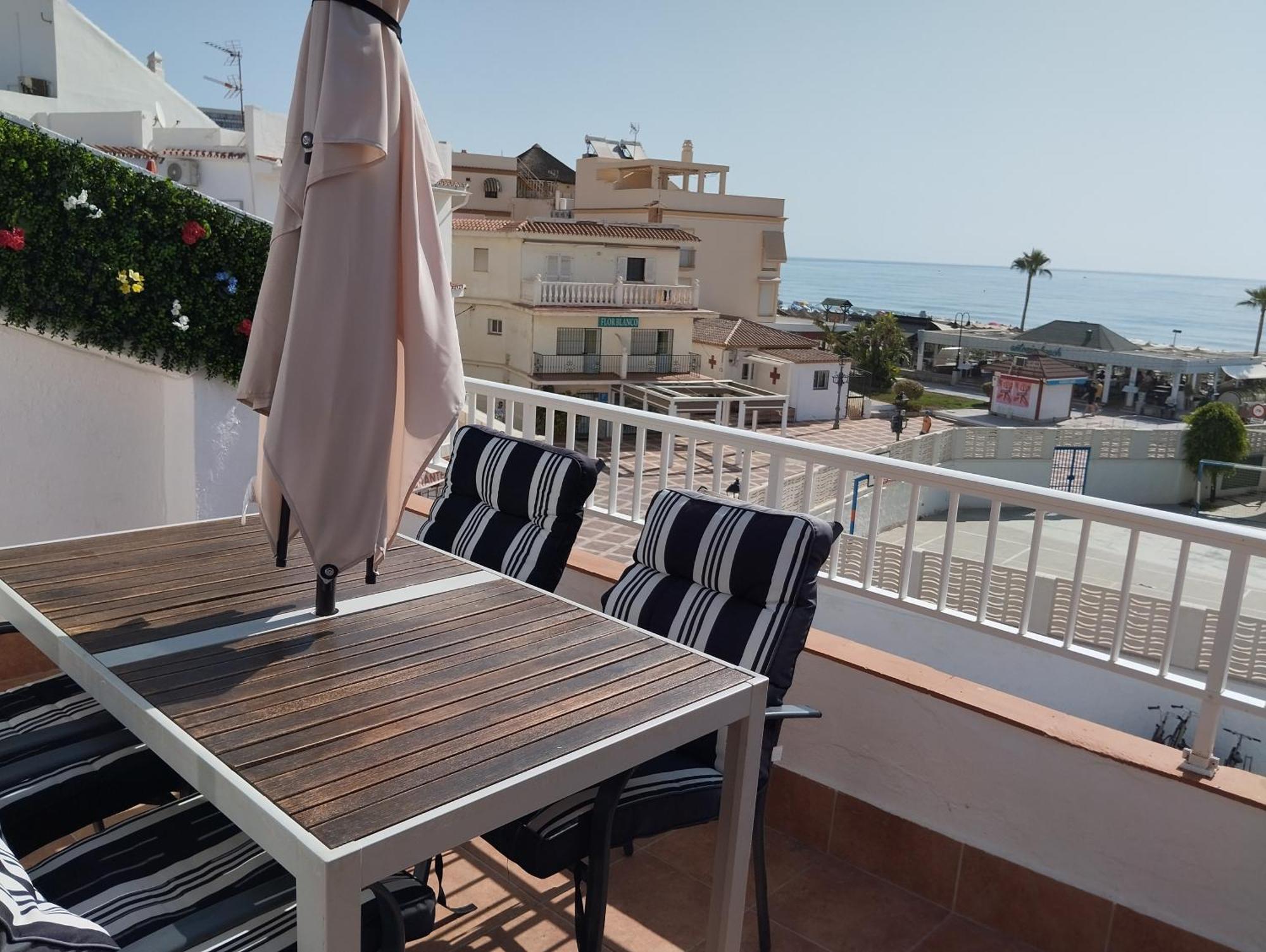 Apartamento Lidia Planta 2, La Carihuela 1ª Linea Playa, Vistas Mar, Buhardilla 1 Dormitorio, 40 M2, 1-3 Huesped, Terraza, Wifi トレモリノス エクステリア 写真